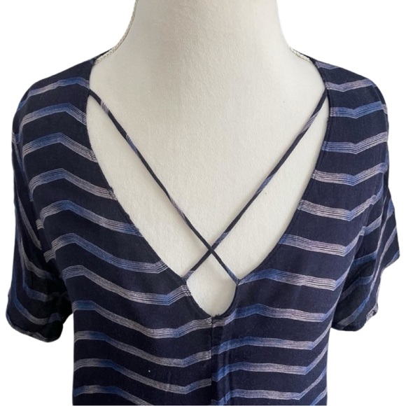 LUSH || Navy Blue Crop V-Neck Flowy Top || size Large - Picture 6 of 6